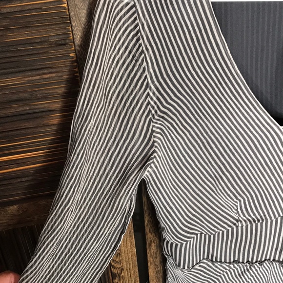 Nine west breathable blue and white top - Picture 2 of 3